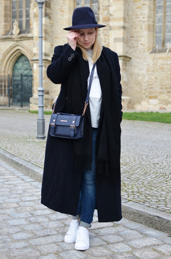 outfit-longcoat-superstars-II-allwhite-adidas-fedora-hat-scarf-wool-acne-winter-januar2015-look-fashionblogger-streetstyle-casual-sporty-fashion-style (4)