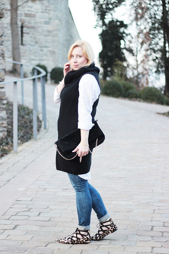 puppenzirkus-leo-office-shoes-lace-aquazurra-lookalikes-pullunder-white-blouse (5)