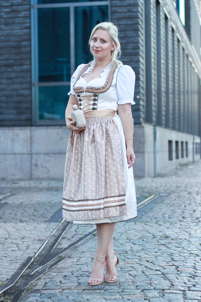 dirndl-outfit-blogger-fashionblogger-2016-oktoberfest-krüger (1 von 19)