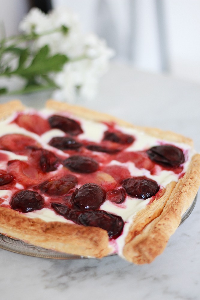 Schneller Pflaumenkuchen mit Blätterteig - Alexandra Winzer