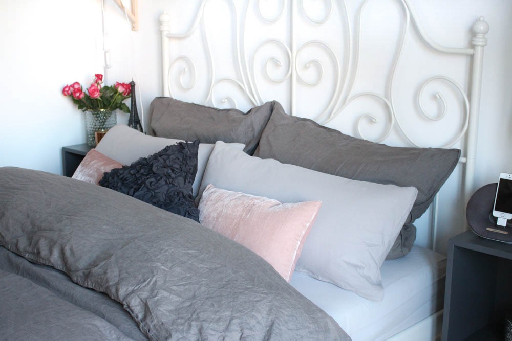 2-interior-scandinvian-cozy-bettwaesche-bed-style-schlafzimmer-puppenzirkus-blogger-einrichtung-interieur-bett