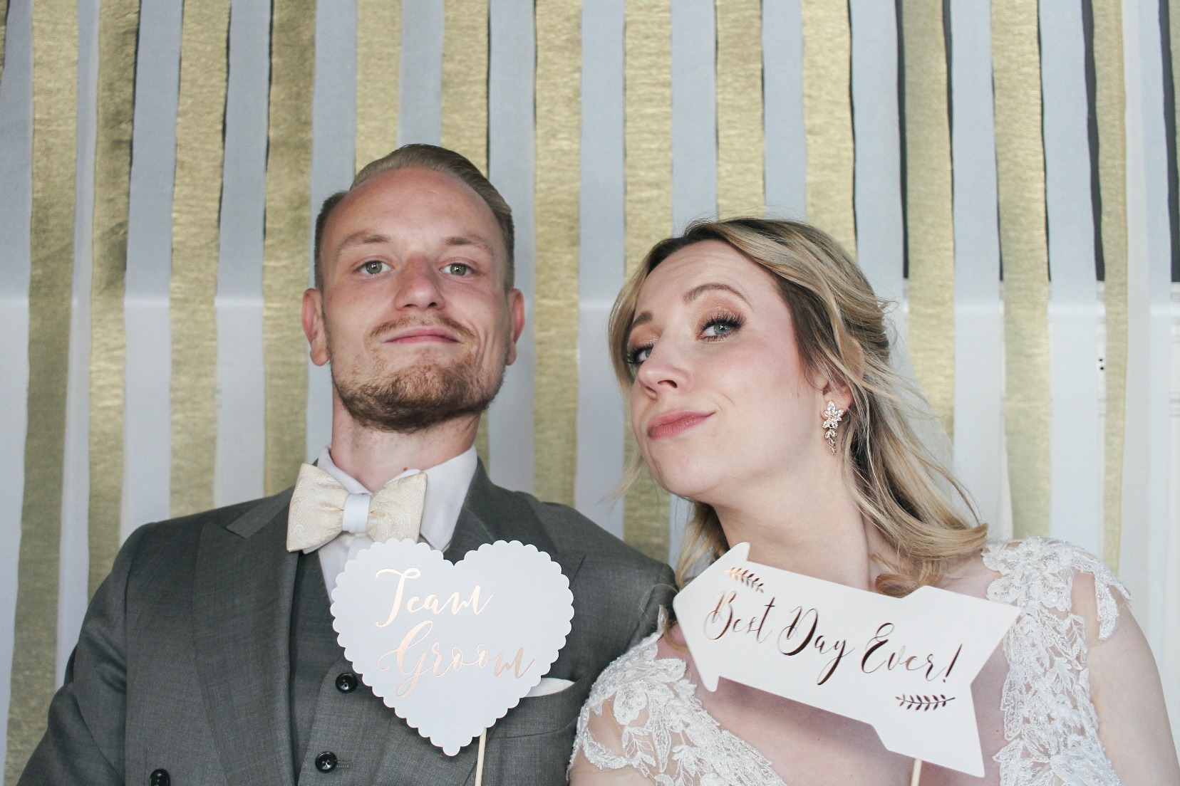 Braut und Bräutigam: Unsere Fotostreifen: Unsere Hochzeit am großen Wannsee in Berlin, festgehalten mit der Kruu Fotobox #mrandmrswinzer